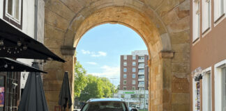 Mit dem Auto durch das Heger Tor