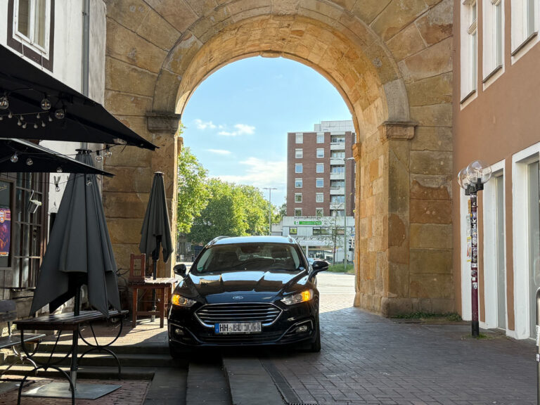 Mit dem Auto durch das Heger Tor