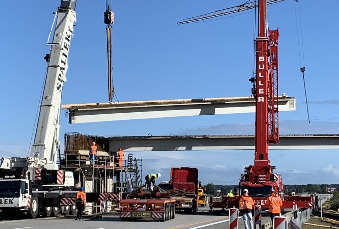 Das zweite von später sechs nebeneinanderliegenden Brückenteilen bei Rieste
