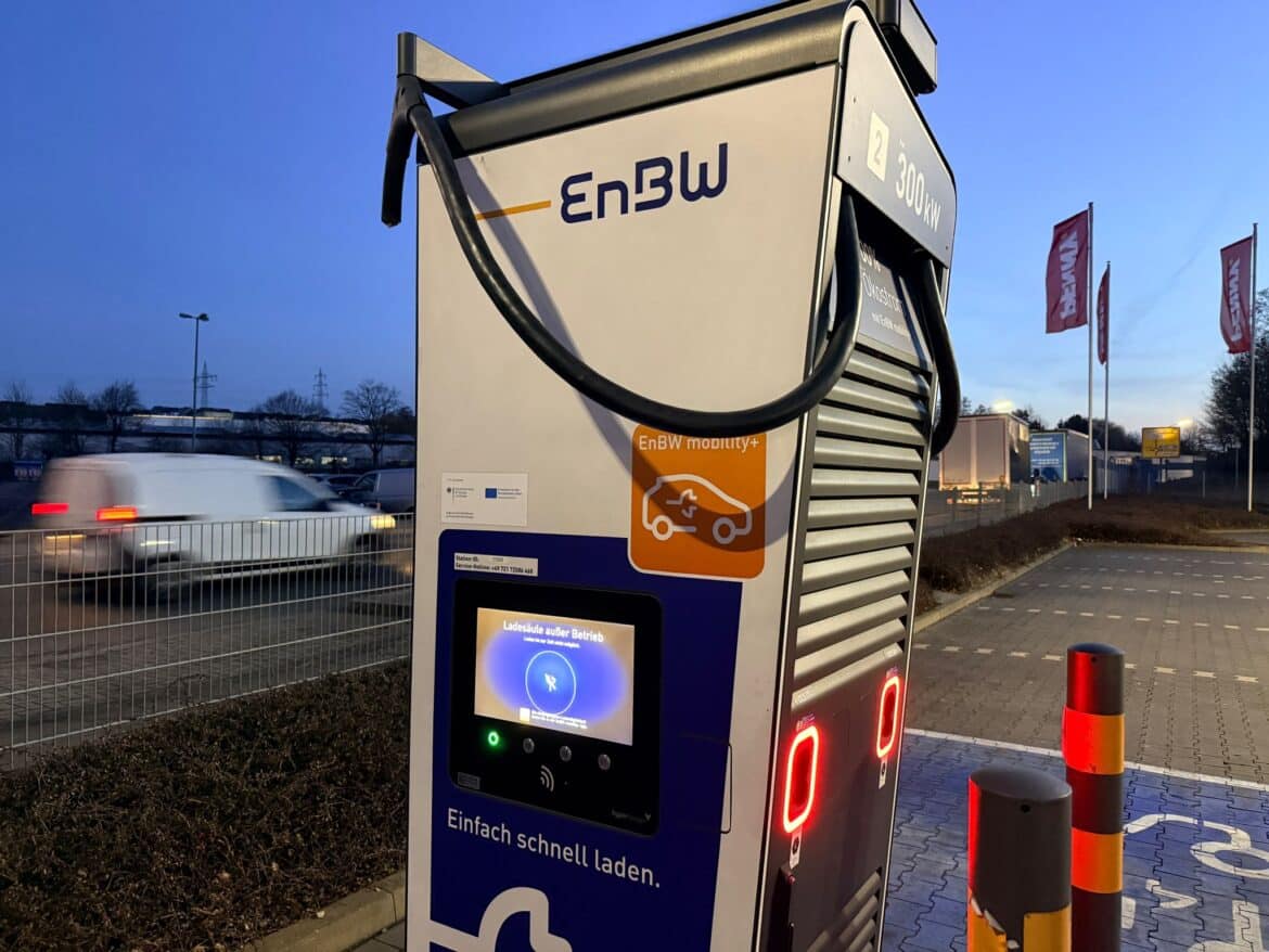 Das Kupferkabel wurde abgeschnitten, die Ladestation ist außer Betrieb. / Foto: Pohlmann