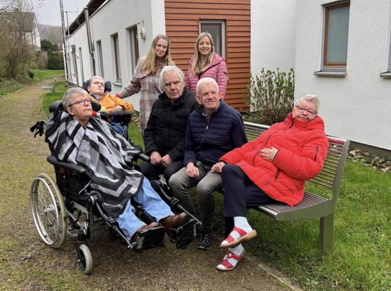 Neue Sitzmöglichkeiten in Hilter