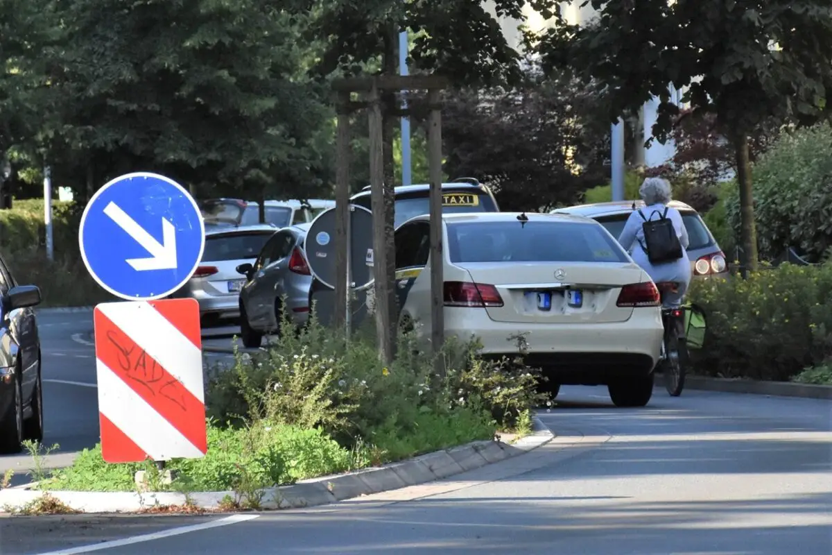 Mindestabstand ist für die Taxifahrer offenbar ein Fremdwort.