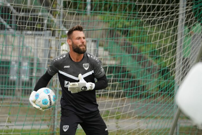 Philipp Kühn im Münster-Trainingsoutfit.