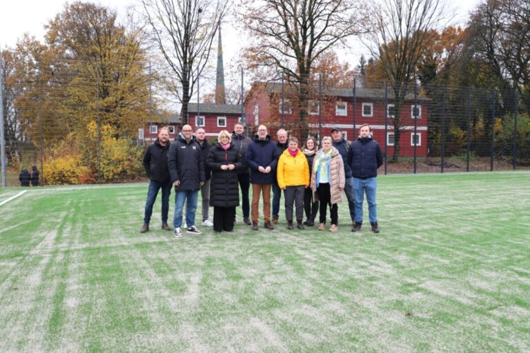 Neuer Kunstrasenplatz auf der Iloshöhe fertiggestellt