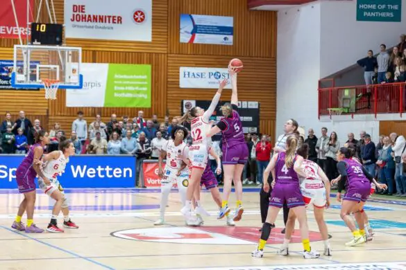 GiroLive-Panthers Osnabrück - Medical Instinct Veilchen BG74 / Foto: Alexander Reinhard