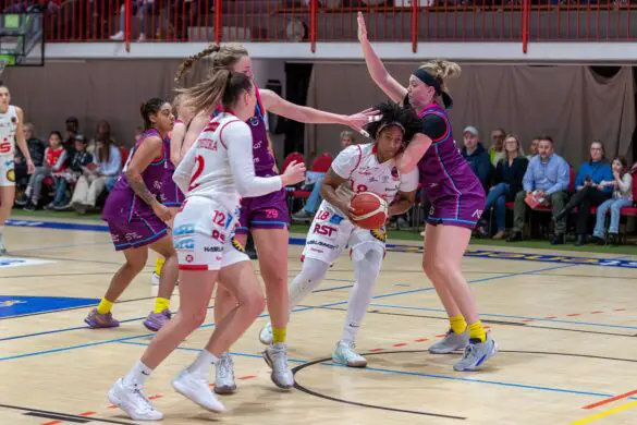 GiroLive-Panthers Osnabrück - Medical Instinct Veilchen BG74 / Foto: Alexander Reinhard