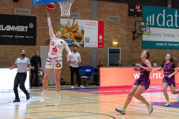 GiroLive-Panthers Osnabrück - Medical Instinct Veilchen BG74 / Foto: Alexander Reinhard