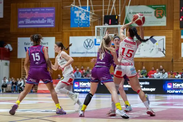 GiroLive-Panthers Osnabrück - Medical Instinct Veilchen BG74 / Foto: Alexander Reinhard