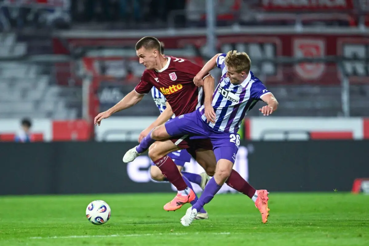 Fridolin Wagner (VfL Osnabrück) im Zweikampf /