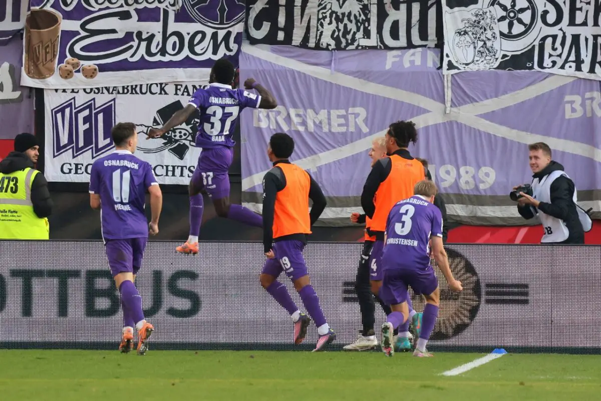 Ismail Badjie (VfL Osnabrück) bejubelt sein Tor.