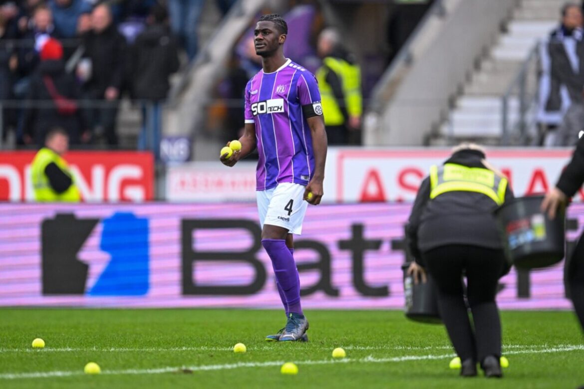 Tennisbälle an der Bremer Brücke