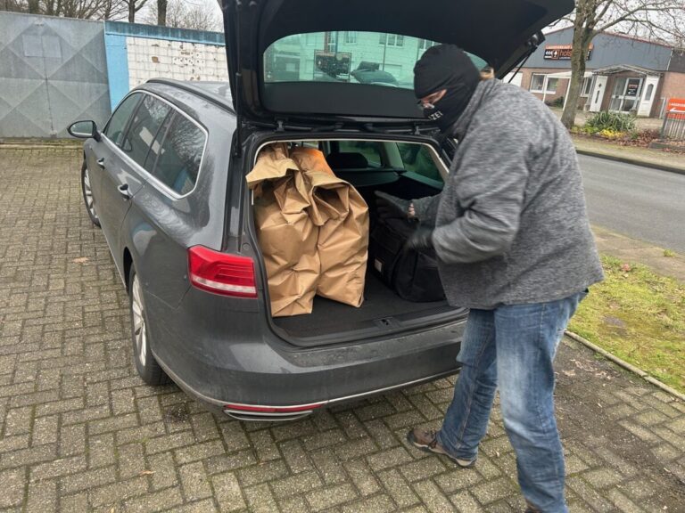 Im Zuge der einjährigen Ermittlungen konnten diverse Gegenstände sichergestellt werden. / Foto: Polizeidirektion Osnabrück