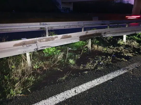 Autofahrerin verliert in Autobahnkreuz zwischen A33 und A30 Kontrolle über ihren PKW