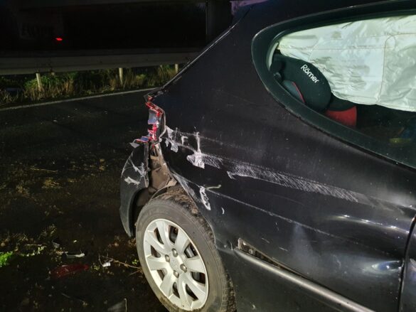 Autofahrerin verliert in Autobahnkreuz zwischen A33 und A30 Kontrolle über ihren PKW