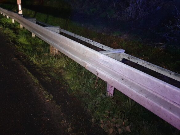 Autofahrerin verliert in Autobahnkreuz zwischen A33 und A30 Kontrolle über ihren PKW