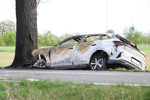 Autounfall in Bissendorf: Zwei Menschen sterben, ein Kind wird lebensgefährlich verletzt