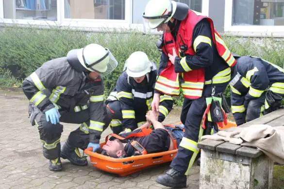 Großübung von Rettungsdienst und Feuerwehr: Viele Verletzte nach Verpuffung in Schule