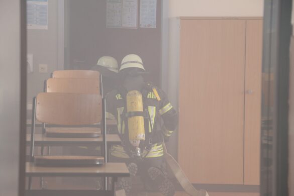 Großübung von Rettungsdienst und Feuerwehr: Viele Verletzte nach Verpuffung in Schule