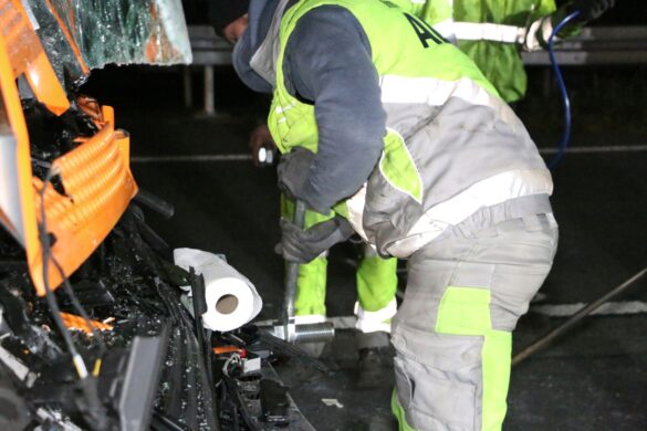 Nach schwerem Unfall: A30 bis nach Mitternacht gesperrt