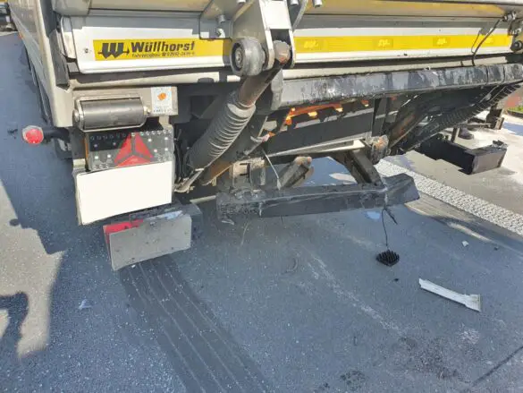 Schwer und lebensgefährlich Verletzte nach Unfall mit mehreren LKW auf Autobahn A30 bei Ibbenbüren