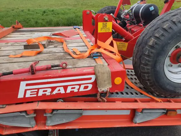 Sämaschine von LKW gefallen - Bergung im Autobahnkreuz Lotte-Osnabrück zwischen A30 und A1