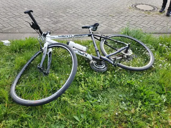 PKW und Fahrrad stoßen in Belm zusammen, eine Person wird verletzt