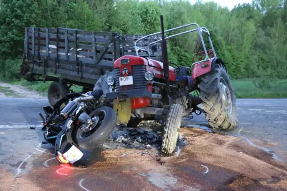 Junger Motorradfahrer stirbt nach Kollision mit Traktor in Melle. / Foto: Heiko Westermann Junger Motorradfahrer stirbt nach Kollision mit Traktor in Melle