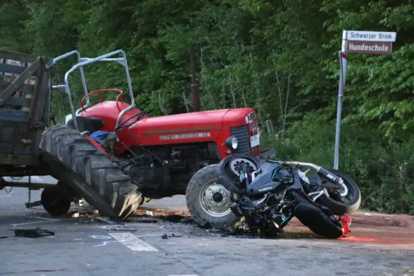 Junger Motorradfahrer stirbt nach Kollision mit Traktor in Melle. / Foto: Heiko Westermann Junger Motorradfahrer stirbt nach Kollision mit Traktor in Melle