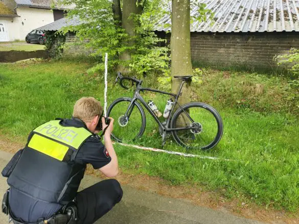 Zusammenstöße zwischen Rennradfahrern und PKW in Sutthausen