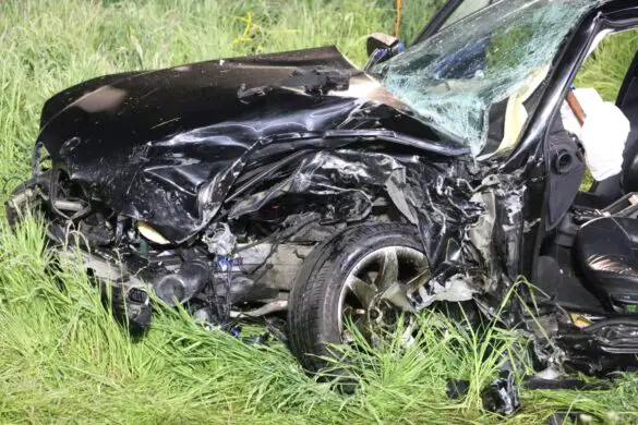 Großeinsatz: Mehrere Schwerverletzte und eine eingeklemmte Person nach PKW-Crash in Bad Iburg