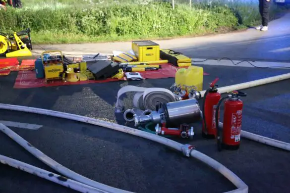 Großeinsatz: Mehrere Schwerverletzte und eine eingeklemmte Person nach PKW-Crash in Bad Iburg