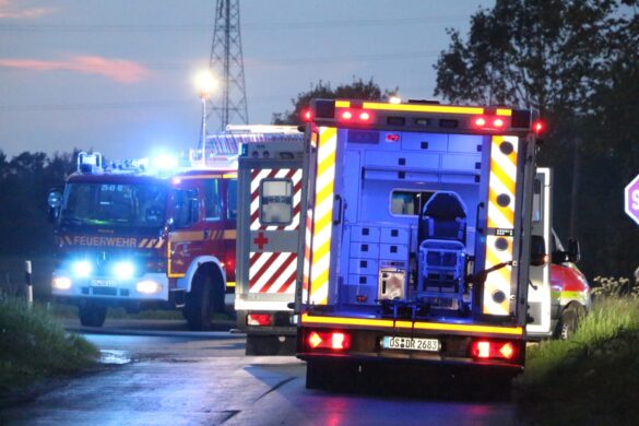 Großeinsatz: Mehrere Schwerverletzte und eine eingeklemmte Person nach PKW-Crash in Bad Iburg