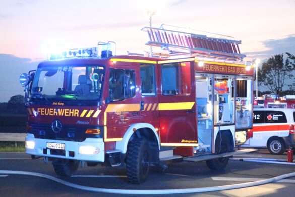 Großeinsatz: Mehrere Schwerverletzte und eine eingeklemmte Person nach PKW-Crash in Bad Iburg