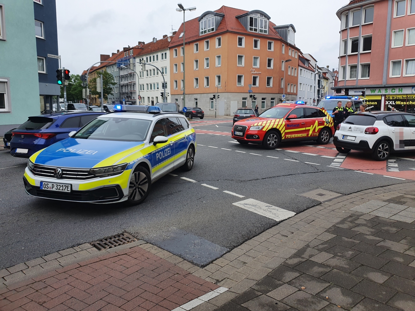 Eine Person verletzt: Auto und Fahrrad kollidieren am Johannistorwall