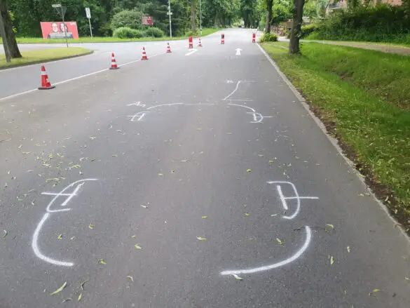 Lebensgefährlicher Unfall: PKW und Fußgängerin kollidieren in Melle. / Foto: Heiko Westermann Lebensgefährlicher Unfall: PKW und Fußgängerin kollidieren in Melle
