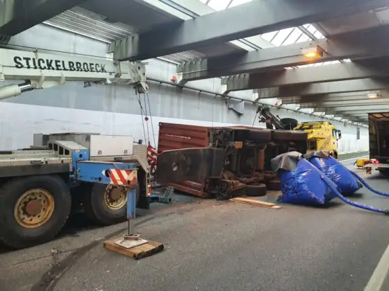 Autobahn A33 bei Dissen für LKW-Bergung über Tag voll gesperrt