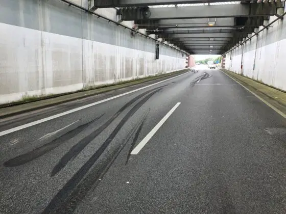 Autobahn A33 bei Dissen für LKW-Bergung über Tag voll gesperrt