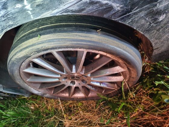 Betrunkener Autofahrer verliert auf Autobahn 30 Kontrolle über PKW - Reifen ohne Profil