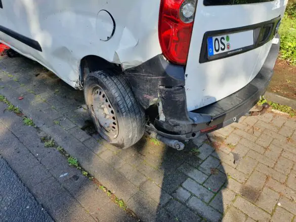 Auto bei Unfall in Osnabrücker Industriegebiet umgekippt