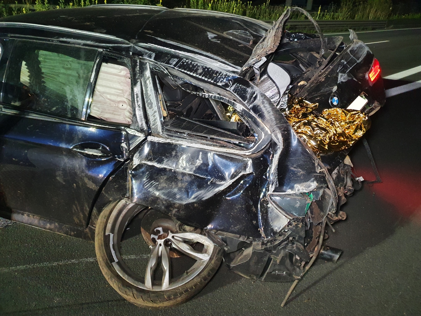 Crash auf A30 bei Melle: Zwei Autos kollidieren, ein PKW überschlägt sich