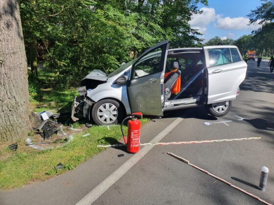 Tragischer Verkehrsunfall in Bohmte: Autofahrer wird schwer verletzt, Beifahrerin stirbt