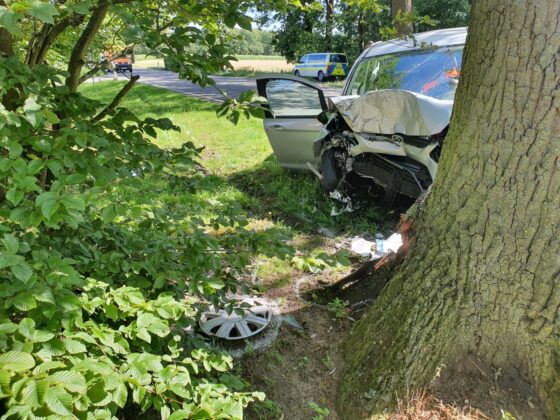 Tragischer Verkehrsunfall in Bohmte: Autofahrer wird schwer verletzt, Beifahrerin stirbt