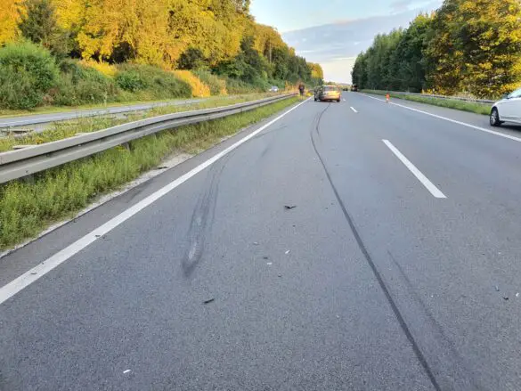 Unfall mit mehreren PKW auf A30, Vollsperrung am Morgen