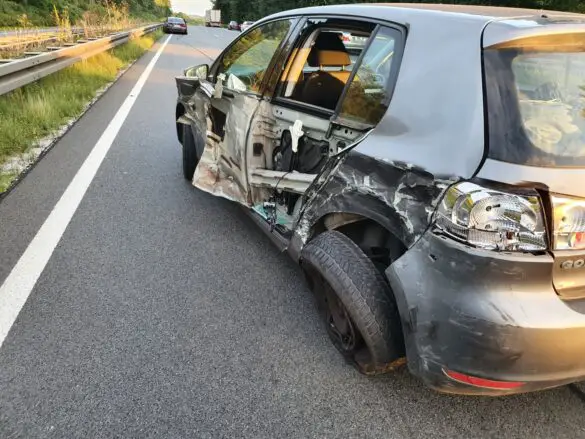 Unfall mit mehreren PKW auf A30, Vollsperrung am Morgen