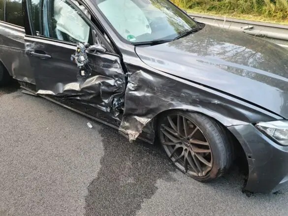 Unfall mit mehreren PKW auf A30, Vollsperrung am Morgen