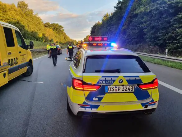 Unfall mit mehreren PKW auf A30, Vollsperrung am Morgen