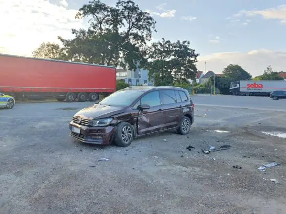 Mutmaßlich alkoholisierter Fahrer verursacht Unfall auf Disko-Parkplatz