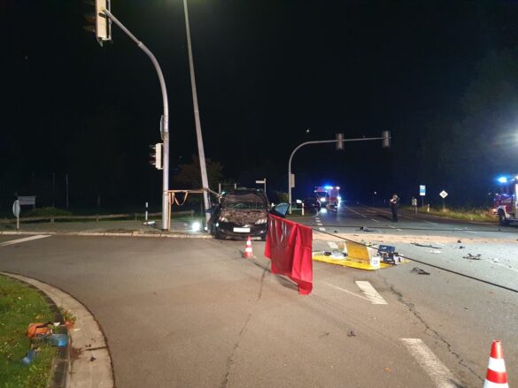 Schwerer Verkehrsunfall: Eine Person stirbt bei Kollision in Bad Rothenfelde. / Foto: Heiko Westermann Schwerer Verkehrsunfall: Eine Person stirbt bei Kollision in Bad Rothenfelde