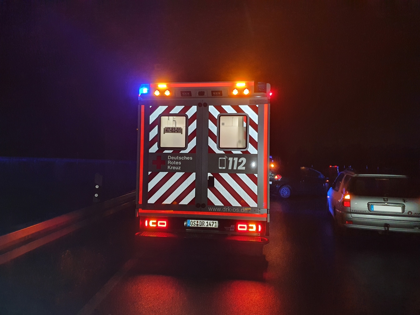 Unfall im Autobahnkreuz Osnabrück-Süd: PKW dreht sich, Transporter fährt auf