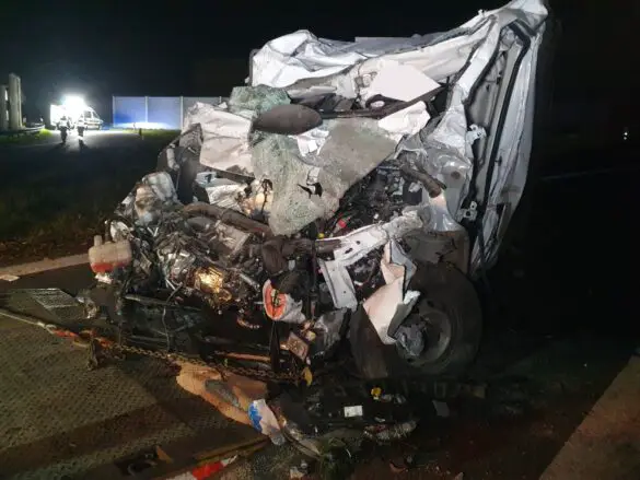 Tödlicher Unfall: Transporter-Fahrer verunglückt auf Autobahn 1 bei Osnabrück. / Foto: Heiko Westermann Tödlicher Unfall: Transporter-Fahrer verunglückt auf Autobahn 1 bei Osnabrück